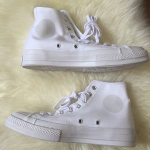 ✨ BRAND NEW All White Converses